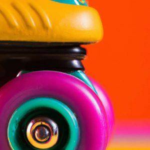 How to tighten and loosen roller skate wheels - and how to do it quickly and easily! 1 colourful roller skate wheel